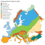 Karte Europas: Die verschiedenen biogeografischen Regionen sind unterschiedlich gefärbt. Weitere Informationen siehe Text.