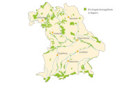Politische Umrisskarte Bayerns zeigt die EU-Vogelschutzgebiete im Bundesland.