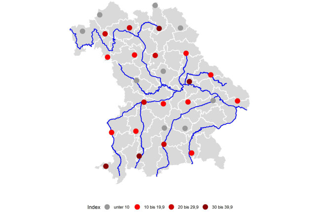 Bayernkarte mit Monitoringpunkten in grau und verschiedenen Rottönen.