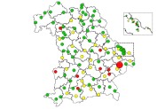 Bayernkarte mit verschiedenfarbig gekennzeichneten Arealen: Maximale Anflugzahlen Kupferstecher; grün < 10.000, gelb 10.000 bis 30.000, rot > 30.000 (klein: 1 bis 2mal mehr als 30.000 seit 1. April überschritten, groß: mehr als 2mal 30.000 überschritten)