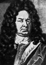 Das Bild zeigt das schwarz-weiß Porträt eines Mannes mit einer langen dunkelhaarigen Perücke. Der Mann trägt Kleidung des 17. Jahrhunderts und hat einen ernsten Gesichtsausdruck.